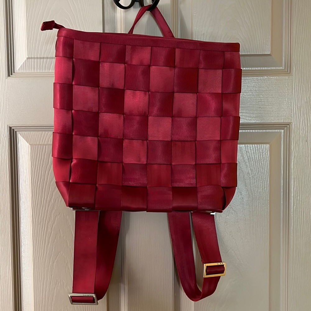 Harvey’s Seatbelt Backpack in Red